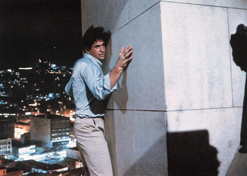 Robert Hays carefully navigating the ledge in The Ledge segment of Stephen King's Cat's Eye