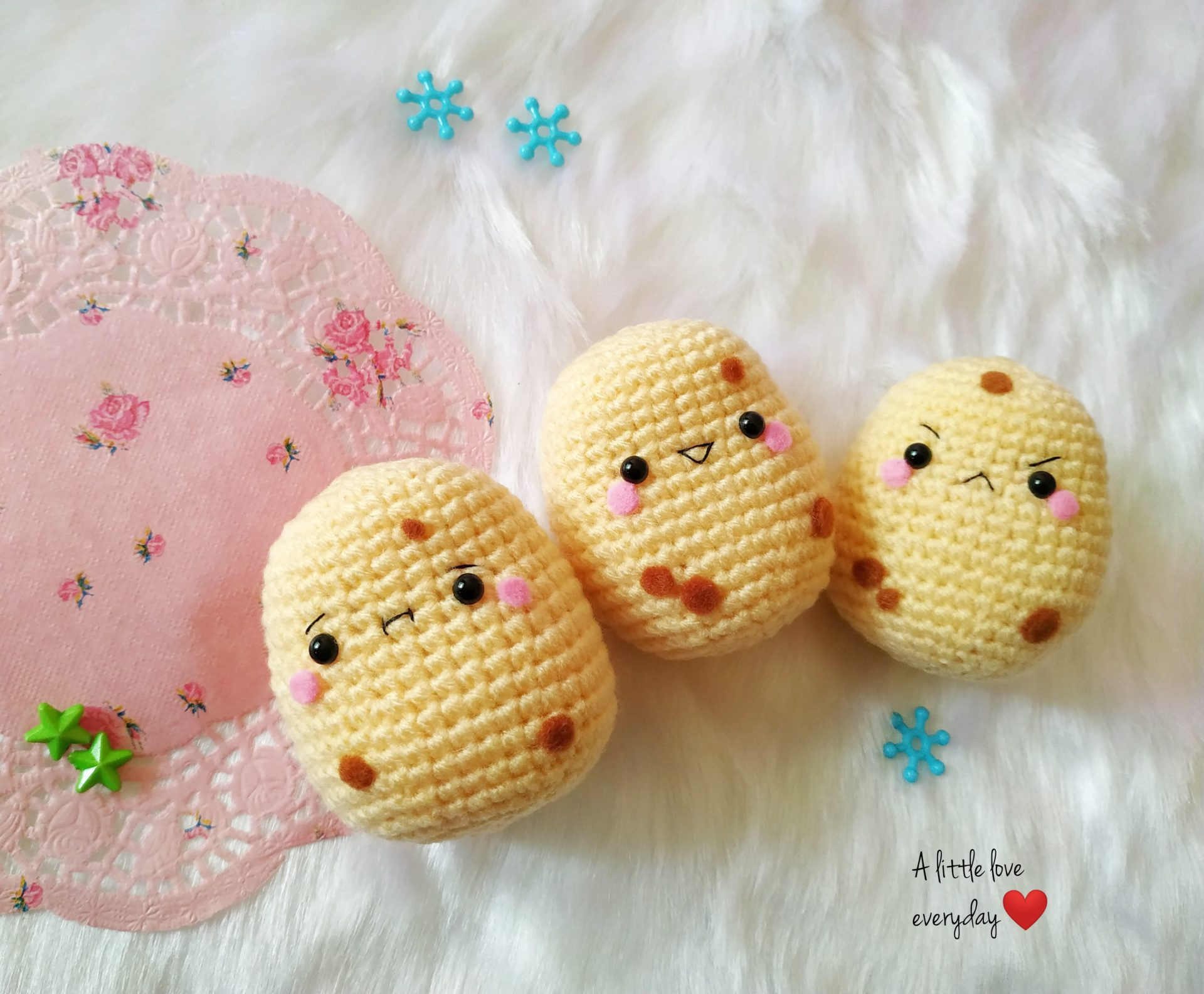 Cute potato amigurumi pattern image link.