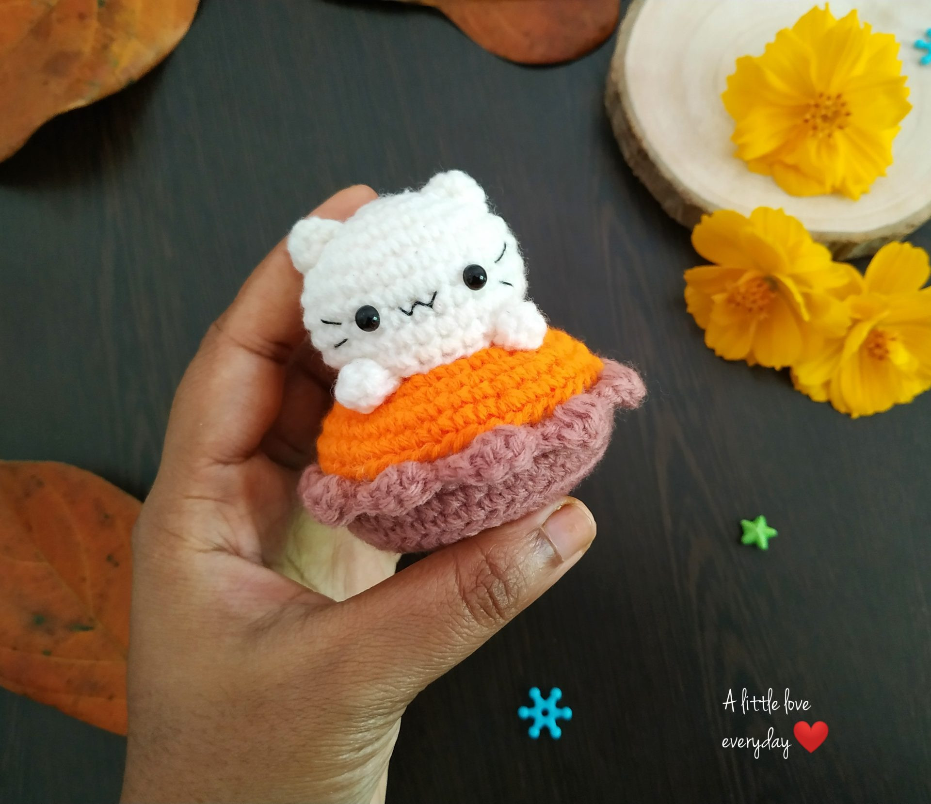 Pumkitty pie amigurumi pattern image link.