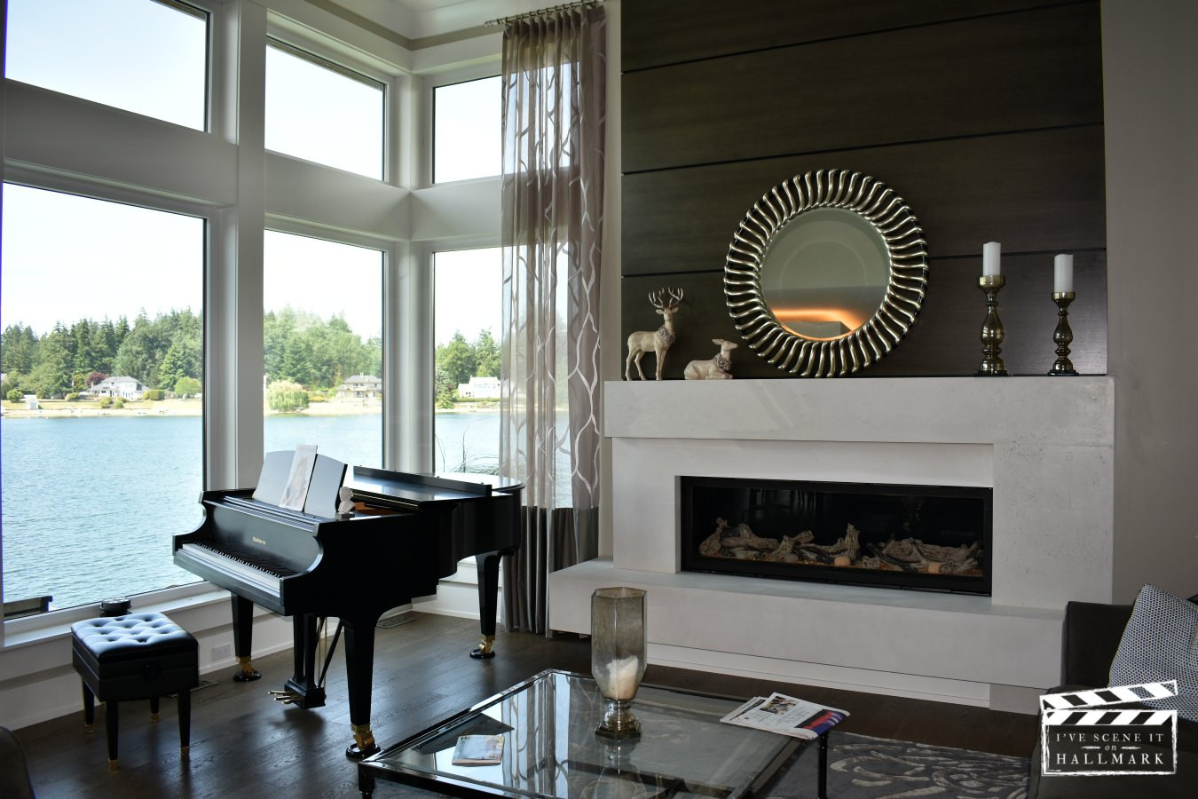 Living room of the vacation rental as seen in Cats &amp; Dogs film, displaying the sea glass blue walls and movie set decor