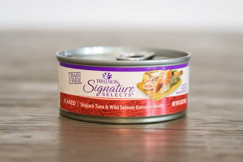 Wellness Signature Selects Flaked Skipjack Tuna &amp; Wild Salmon Entree In Broth
