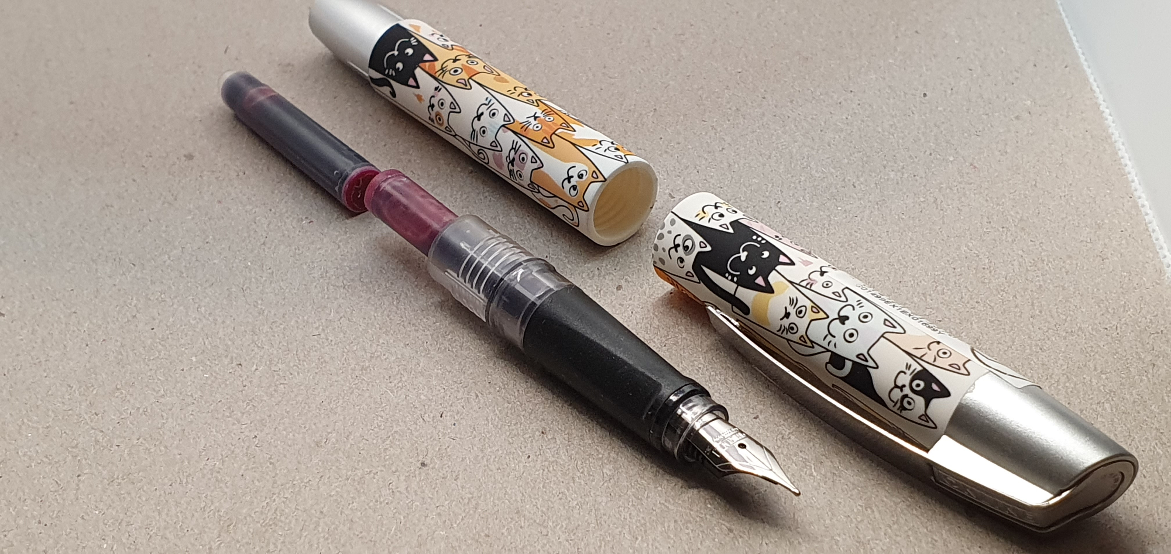 Close-up of Online Campus Fluffy Cats fountain pen design